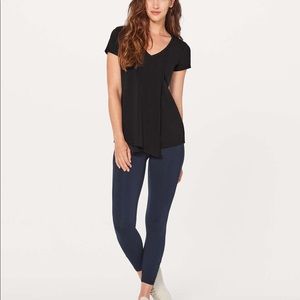 *ISO* Black knot a problem tee lululemon size 6